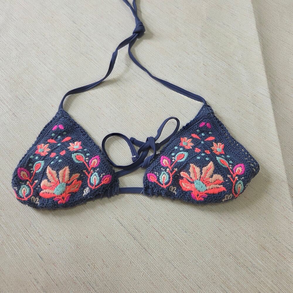 Xhilaration crocheted bikini top womans size Small